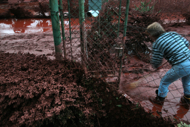 Illustration for article titled Revisiting the Small Village That Was Completely Devastated By Toxic Red Sludge